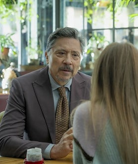 Imagen secundaria 2 - Algunas de las escenas del primer capítulo de 'La agencia'