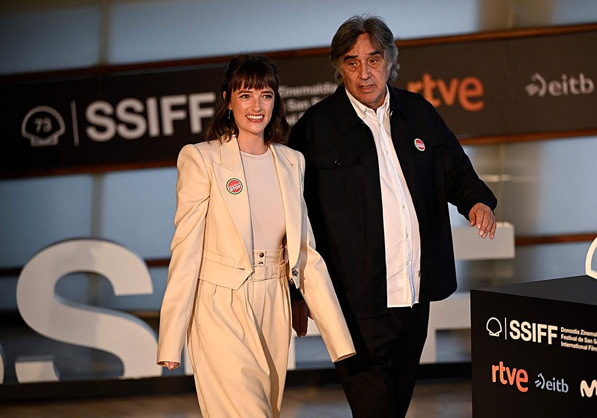 Susana Abaitua y Agustín Díaz Yanes, en San Sebastián, donde presentaron 'Un fantasma en la batalla'