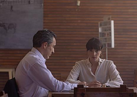 Imagen secundaria 1 - Fotogramas de 'Un fantasma en la batalla'