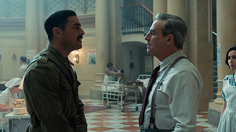 'La cena' (***): Una vaquilla berlanguiana en el menú del Palace