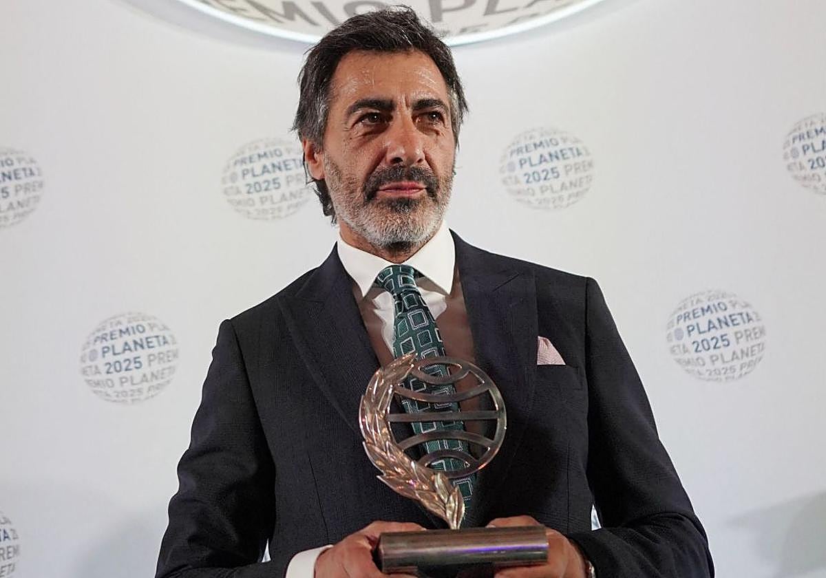 Juan del Val, duro con los que le atacan por haber ganado el Premio Planeta sin haber leído su novela: «Son prejuicios»
