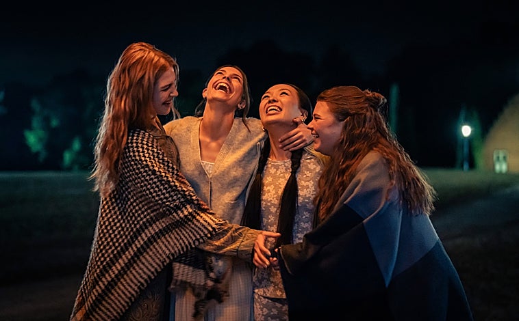 Imagen principal - Algunas escenas de la segunda temporada de 'Maxton Hall'