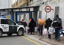Va a la frontera de Ceuta con Marruecos, pregunta cuántos guardias civiles hay y la respuesta es clara