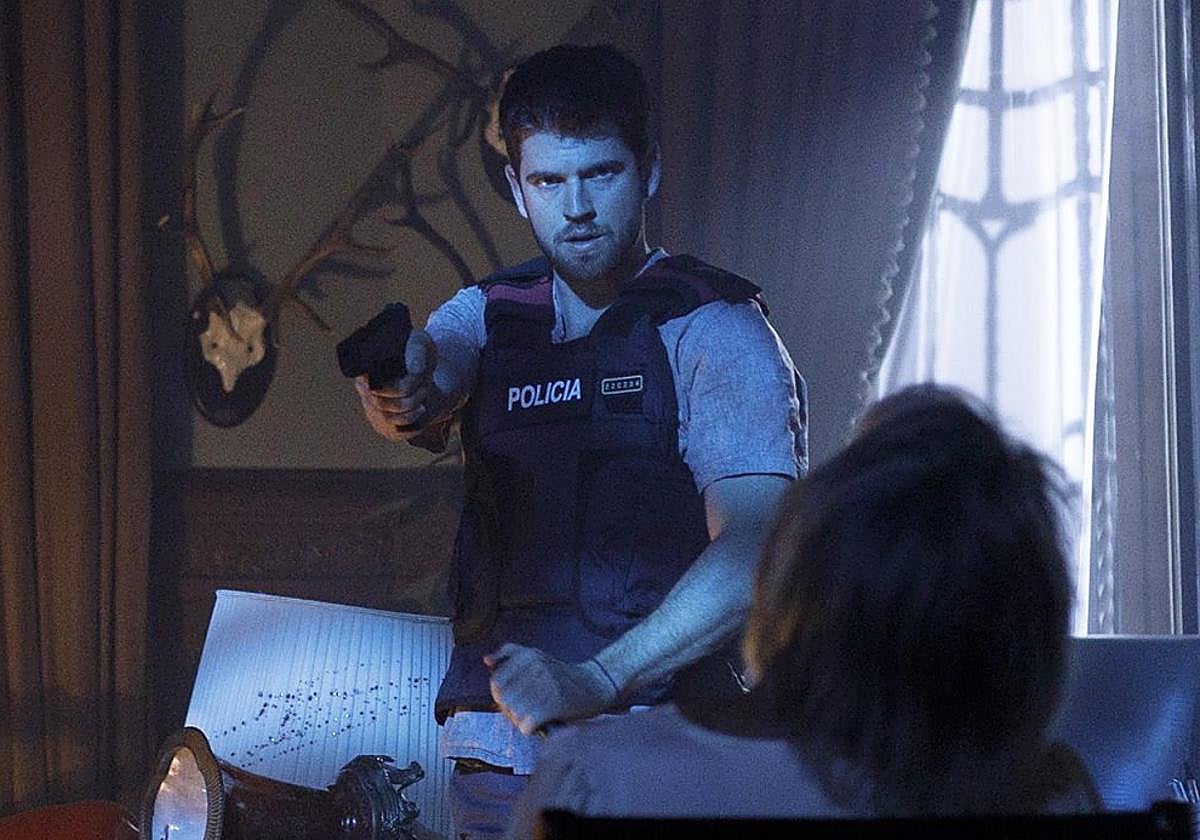 La nueva serie de Movistar Plus+ basada en la novela de Javier Cercas ganadora del Premio Planeta: un thriller de 6 episodios protagonizado por Miguel Bernardeau