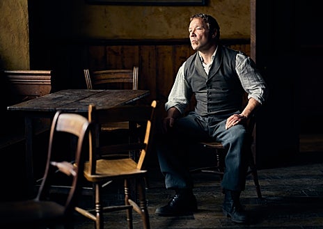 Imagem Secundária 1 - Algumas imagens da 2ª temporada de A Thousand Blows de Steven Knight.