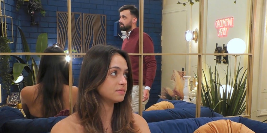 Hasta la cuarta cita sin beso»: una soltera de 'First Dates' deja claro a su cita que para ir a más «que se lo trabaje»