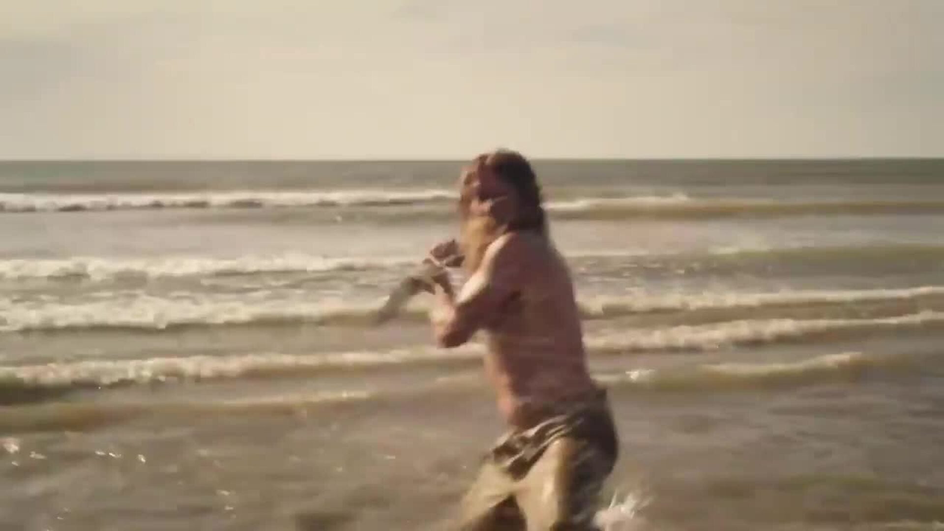 Jason Momoa vuelve a los mares del (des)vestido de Aquaman