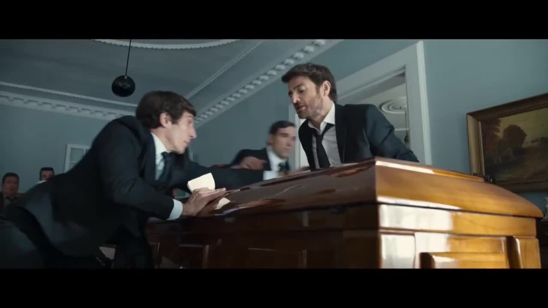 El humor negro de &#039;Un funeral de locos&#039; devuelve a Gómez Pereira a los cines