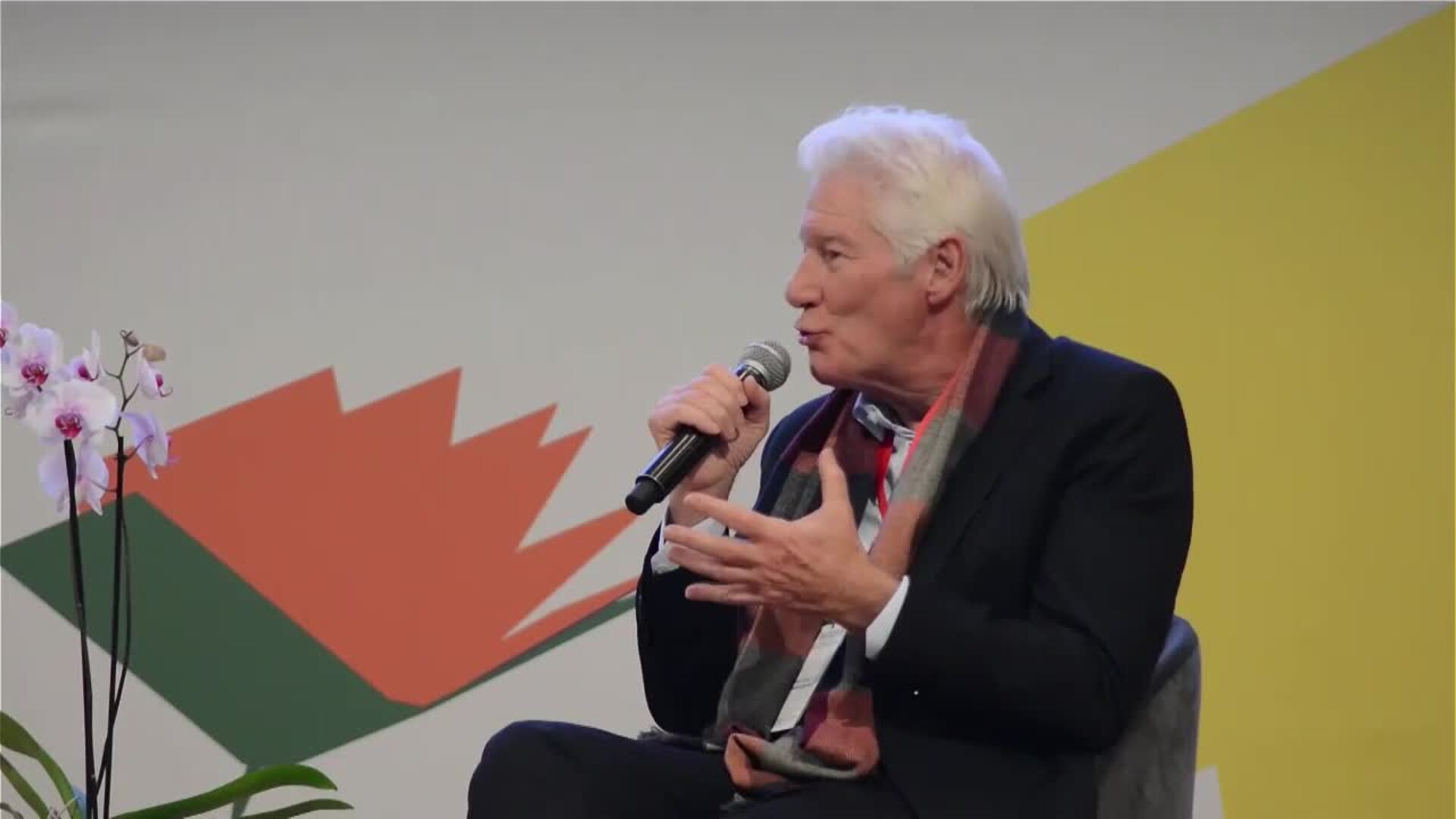 Richard Gere habla duramente de Trump durante su participación en la FIL de Guadalajara