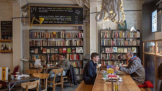 La librería Caótica dispone de cafetería y un amplio programa cultural
