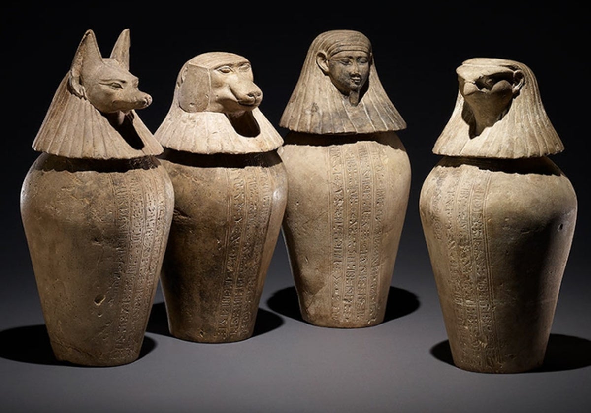 Vasos canópicos egipcios que se verán en la exposición 'Momias de Egipto. Redescubriendo seis vidas'.