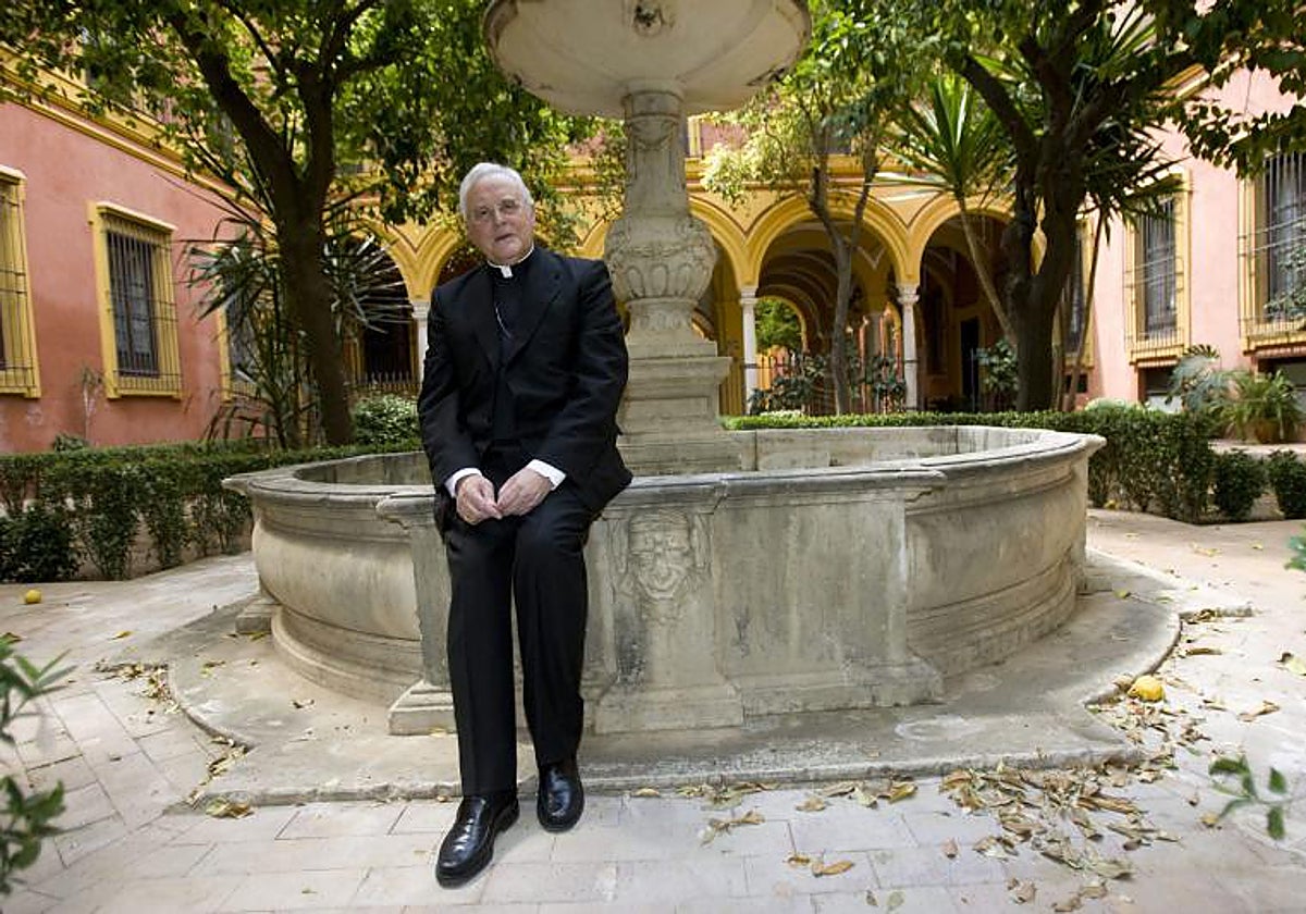 Carlos Amigo Vallejo recibirá este viernes un homenaje en la Academia Sevillana de Buenas Letras