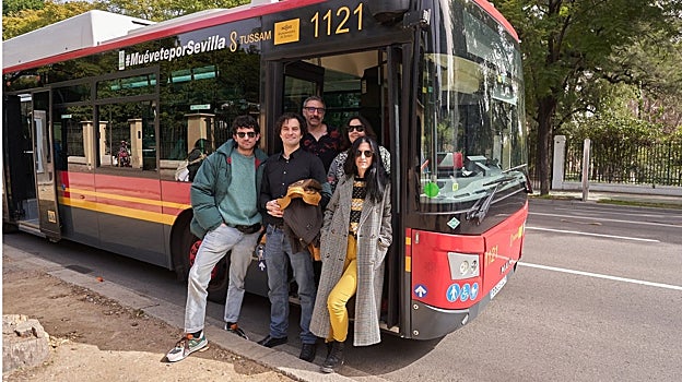 El Teatro Lope de Vega de Sevilla se traslada a los autobuses de Tussam para el estreno de Dramawalker
