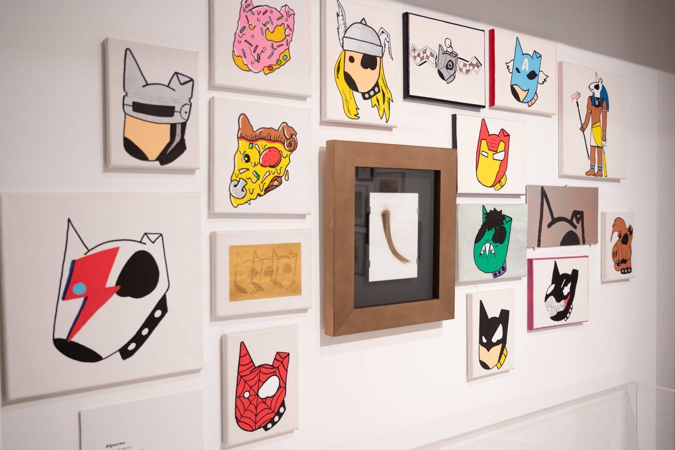 Piezas de las nuevas exposiciones del Centro Fundación Unicaja de Sevilla