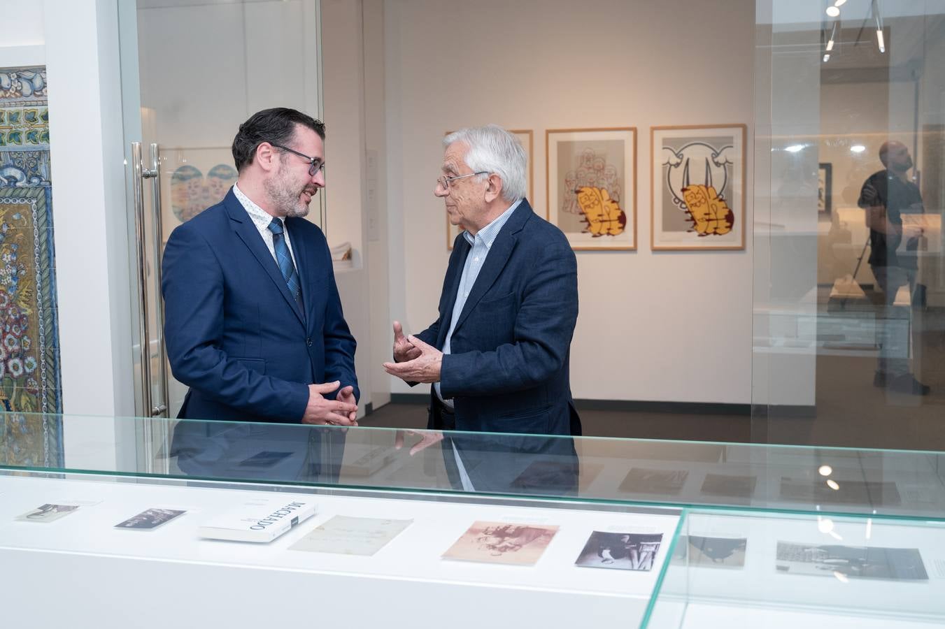 Piezas de las nuevas exposiciones del Centro Fundación Unicaja de Sevilla