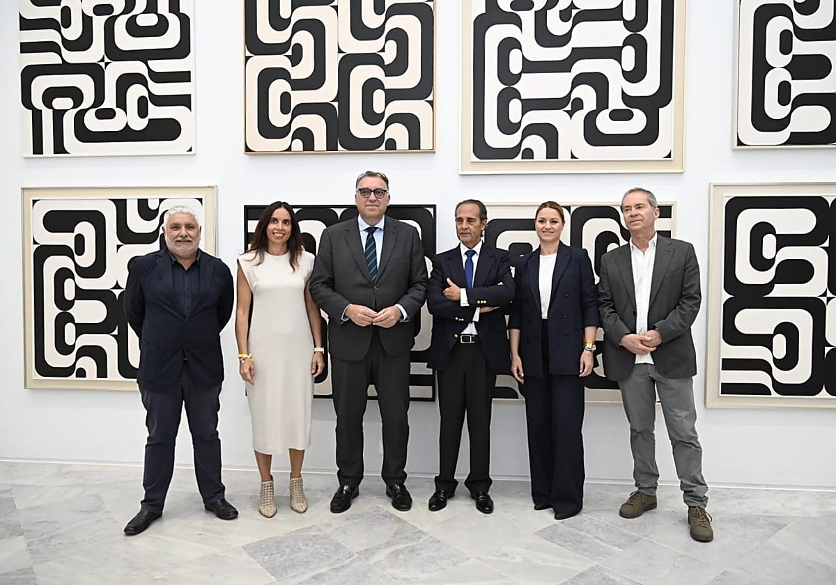 Un momento de la inauguración de la exposición, a la que ha asistido el consejero Arturo Bernal