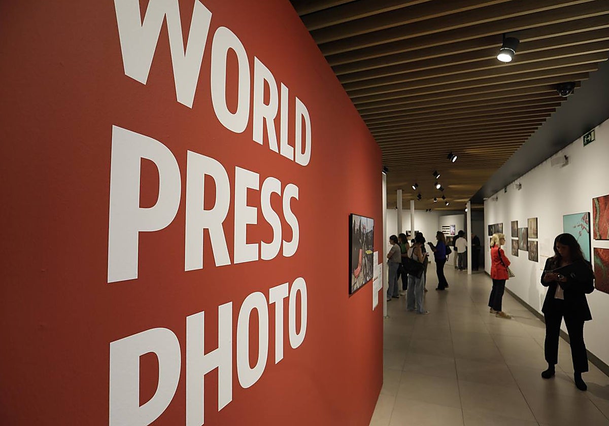 La inauguración de la exposición World Press Photo 2023 en la Fundación Cajasol de Sevilla