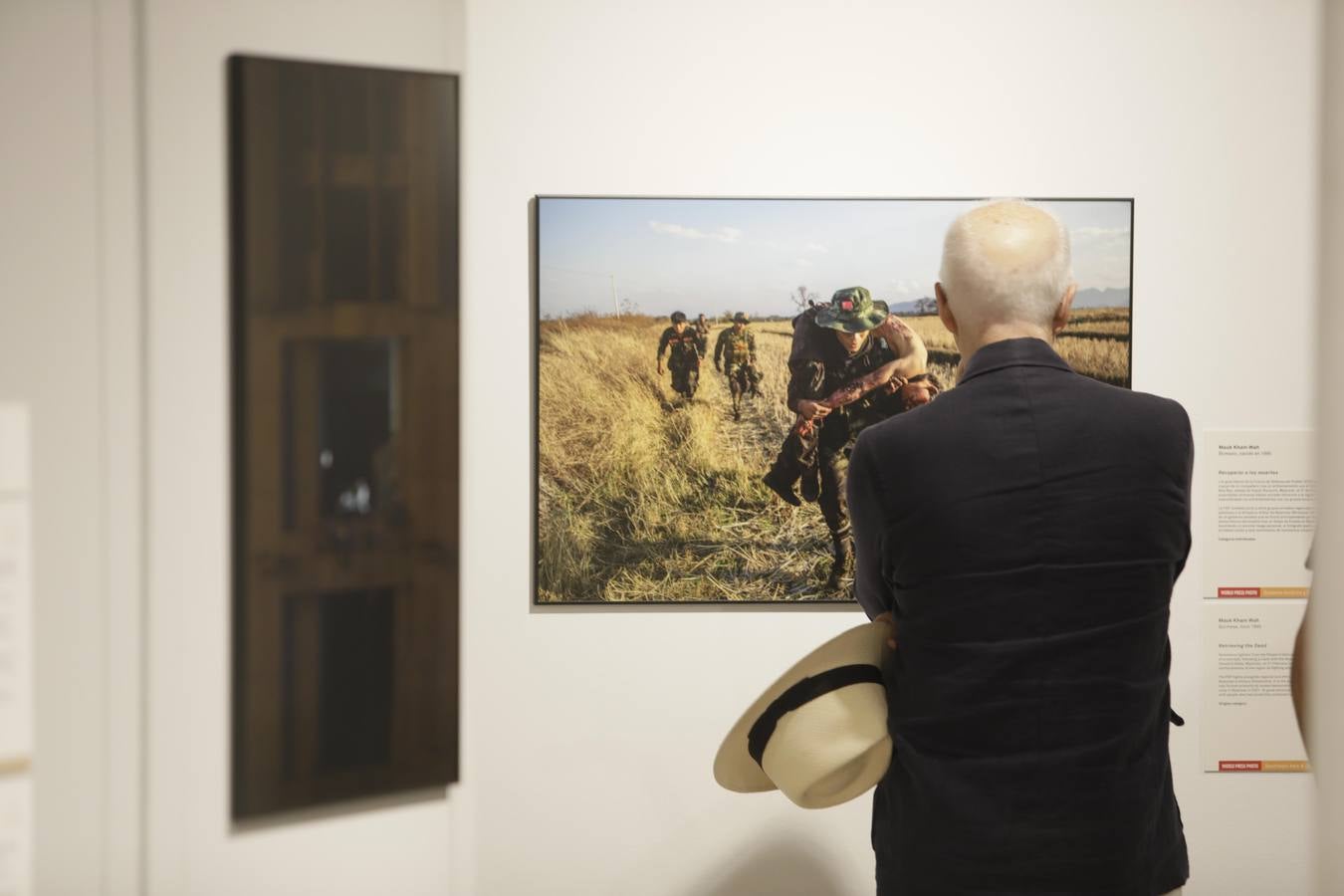 La inauguración de la exposición World Press Photo 2023 en la Fundación Cajasol de Sevilla