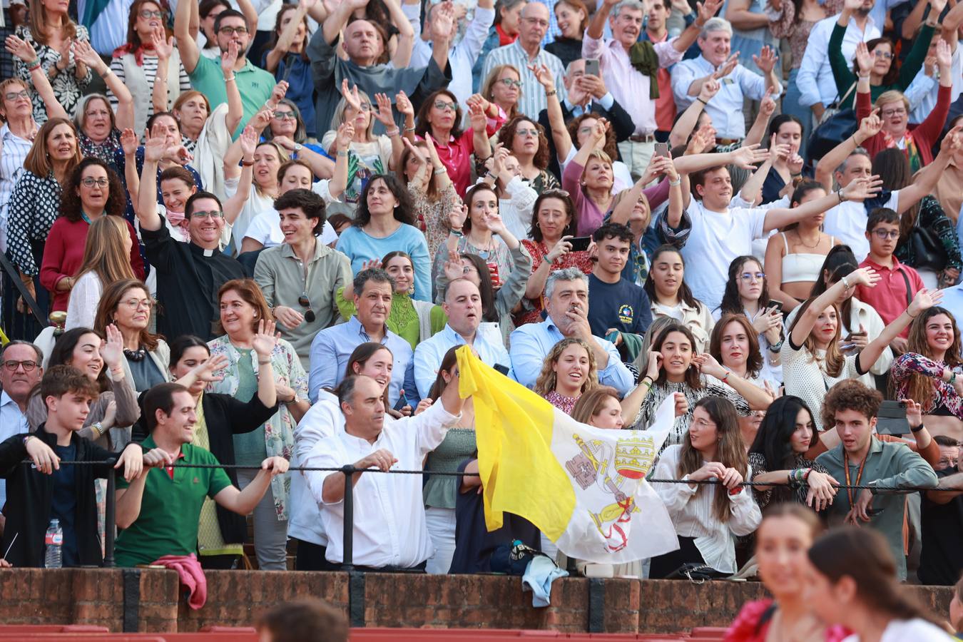 Aspecto muy ambientado de la Maestranza durante el festival de música Ktholic
