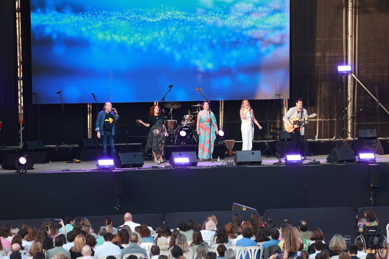 Aspecto muy ambientado de la Maestranza durante el festival de música Ktholic