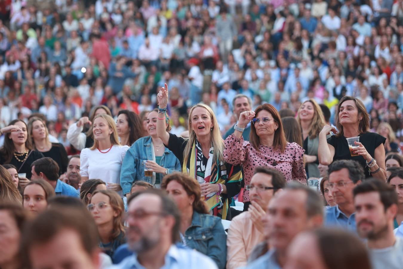 Aspecto muy ambientado de la Maestranza durante el festival de música Ktholic