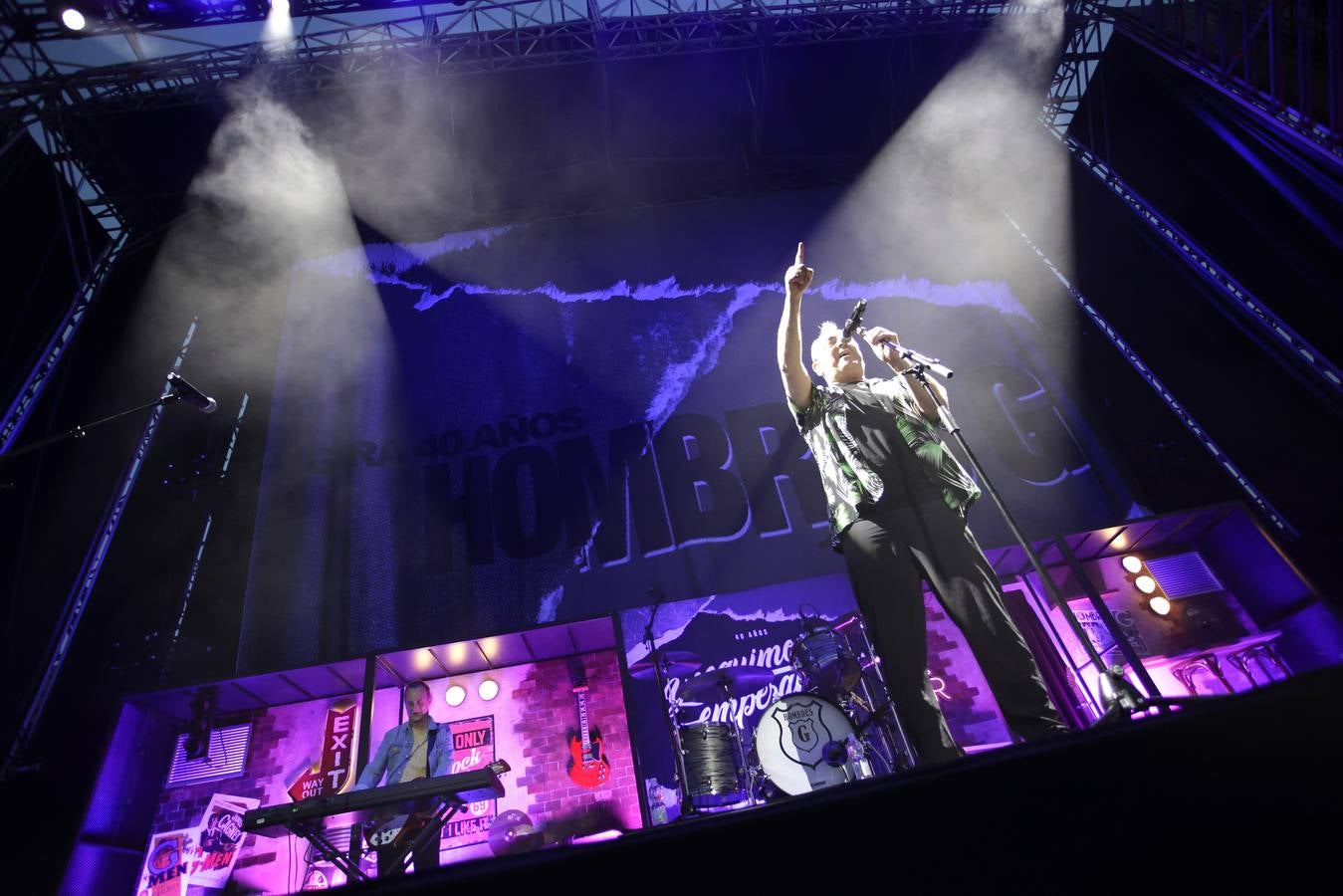 El público coreó las canciones que convirtieron al grupo Hombres G en un fenómeno de masas