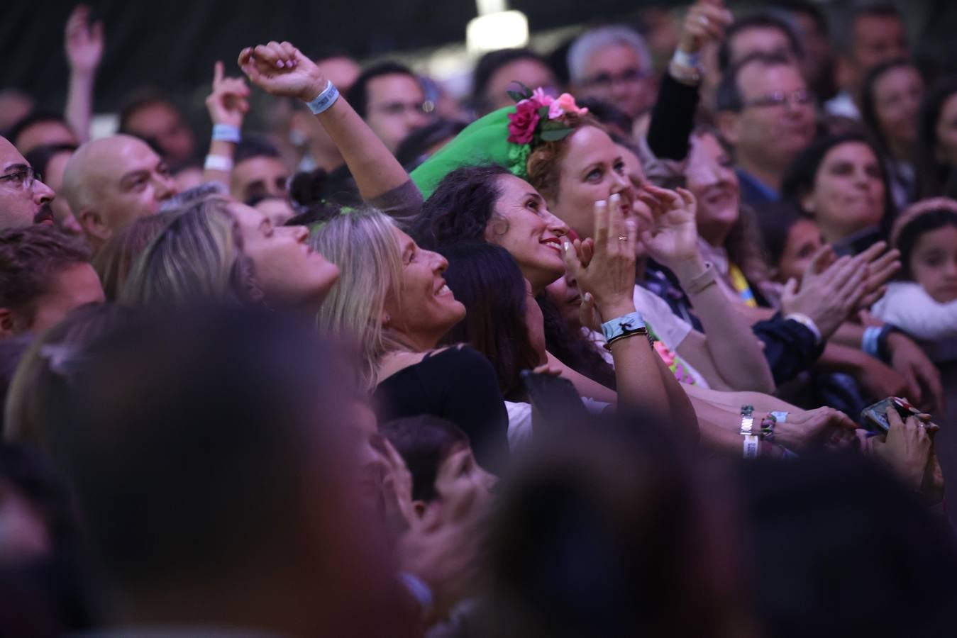 El público coreó las canciones que convirtieron al grupo Hombres G en un fenómeno de masas