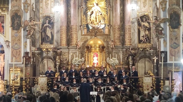 Domus Carmina durante el concierto que ha ofrecido en la iglesias del Santo Ángel