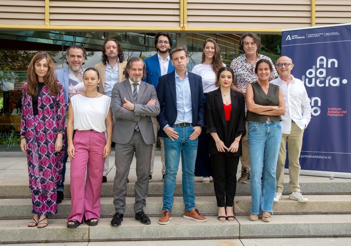 El equipo que organiza Andalucía.Flamenco con algunos de los artistas que actuarán en el Teatro Central