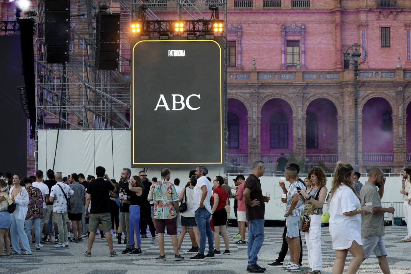 Concierto de Solomun en la Plaza de España para inaugurar el Icónica Sevilla Fest 