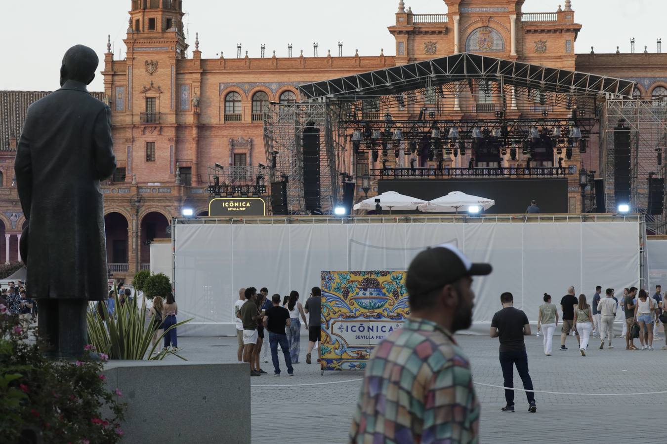Concierto de Solomun en la Plaza de España para inaugurar el Icónica Sevilla Fest 