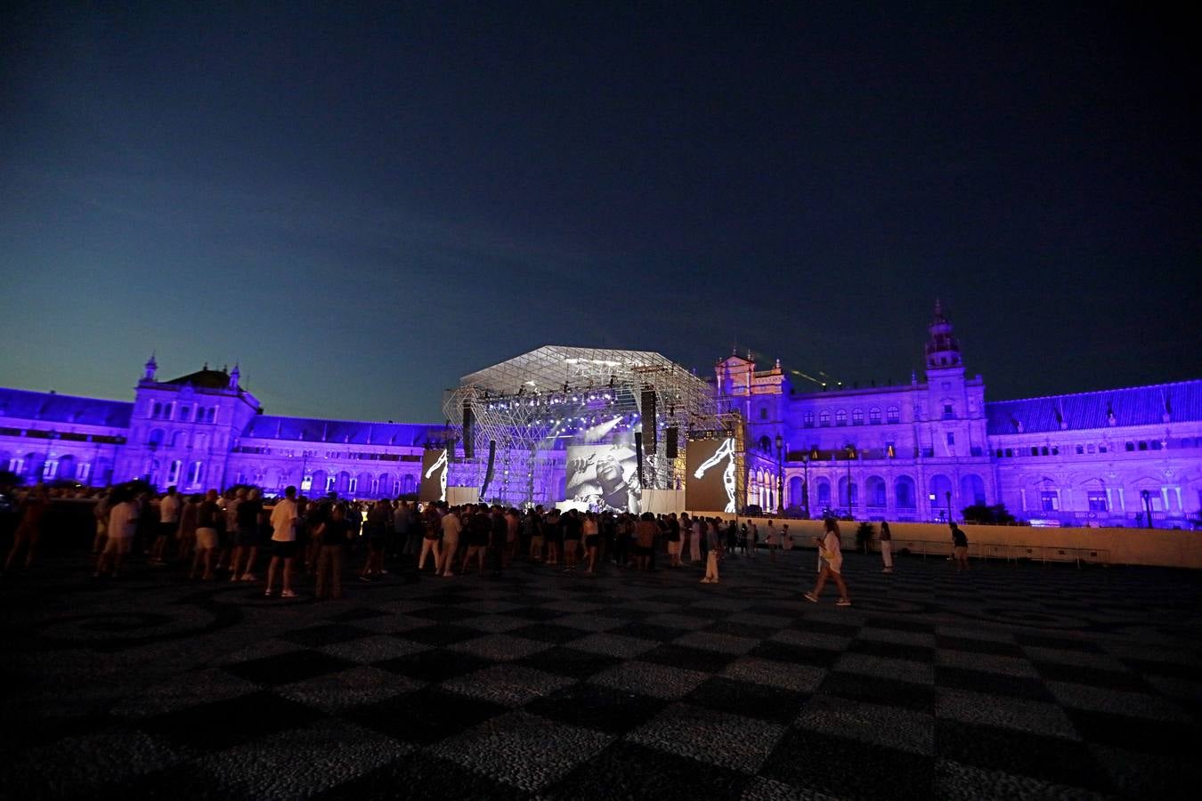Concierto de Solomun en la Plaza de España para inaugurar el Icónica Sevilla Fest 