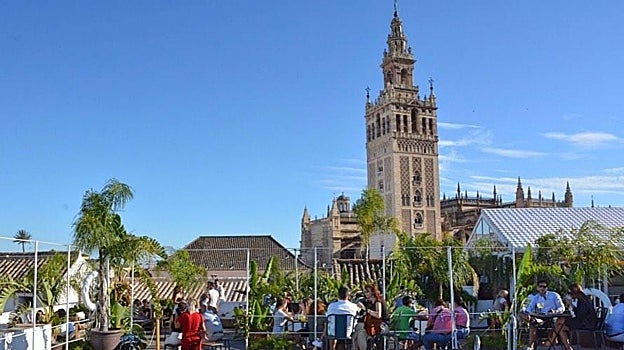 La lista de las terrazas de Sevilla con piscina para huir del calor