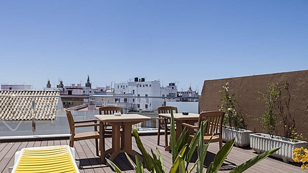 La lista de las terrazas de Sevilla con piscina para huir del calor