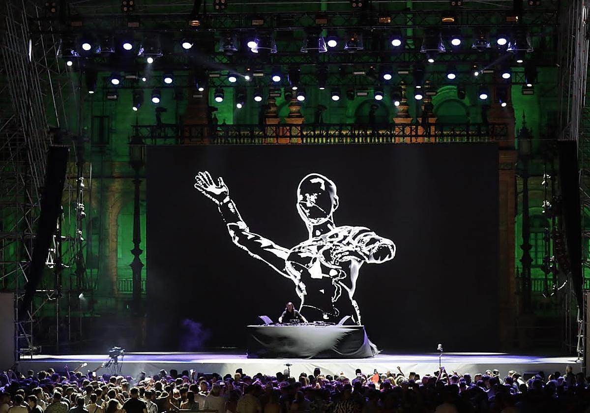 DJ Solomun brilló anoche en el concierto inaugural de Icónica Sevilla Fest