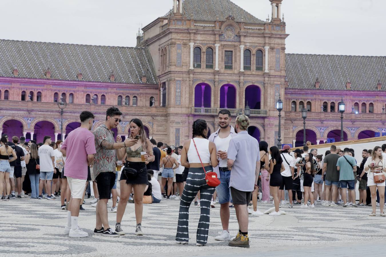 Concierto de Bizarrap en la Plaza de España para el Icónica Sevilla Fest