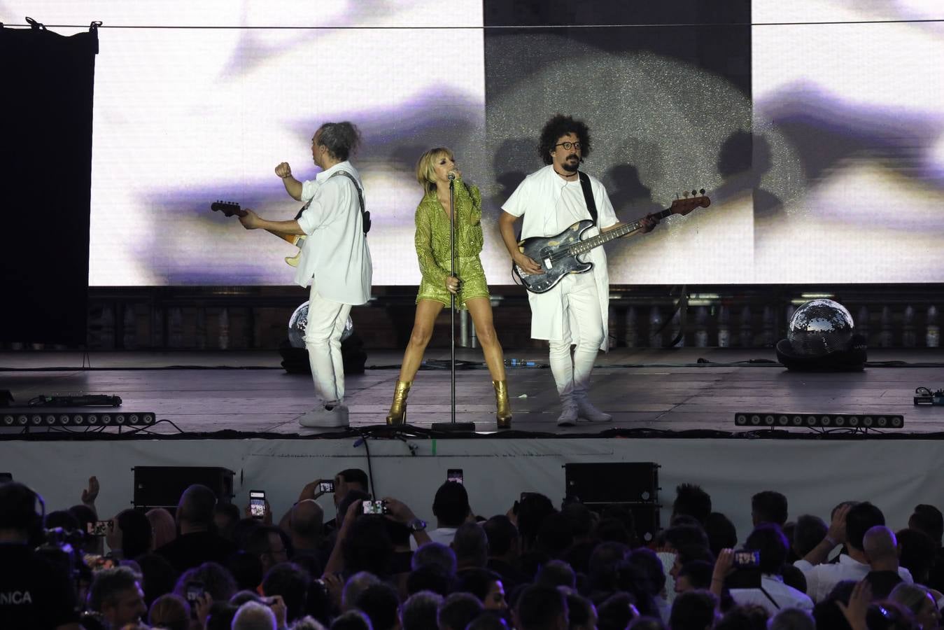 Ana Torroja llenó el escenario y animó al público a bailar al ritmo de sus temas