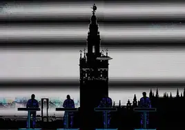 El alma electrónica de Kraftwerk adorna con decibelios la noche sevillana