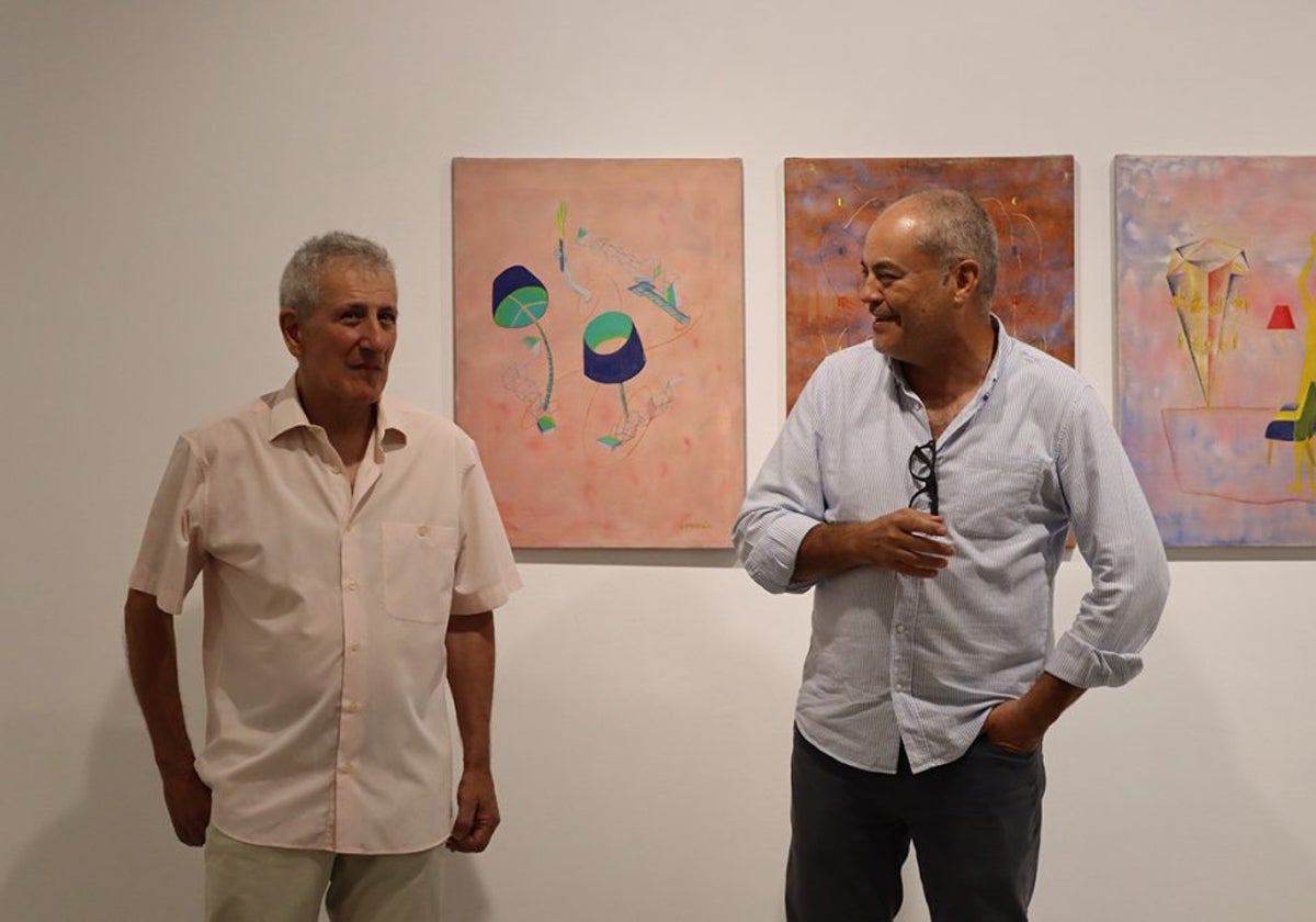 Rafael Enterría, a la izquierda, el día de la inauguración de la exposición