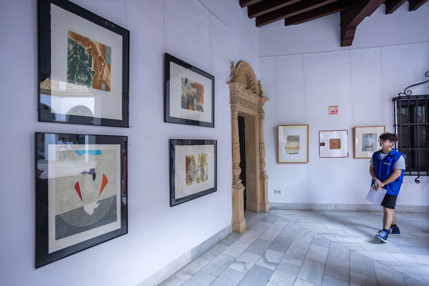 Inauguración de la exposición solidaria de la Fundación La Caixa en Sevilla