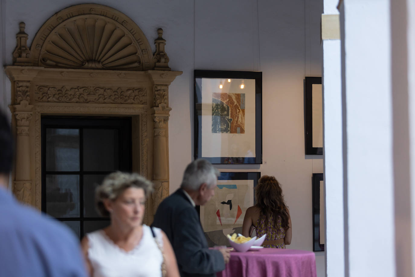 Inauguración de la exposición solidaria de la Fundación La Caixa en Sevilla