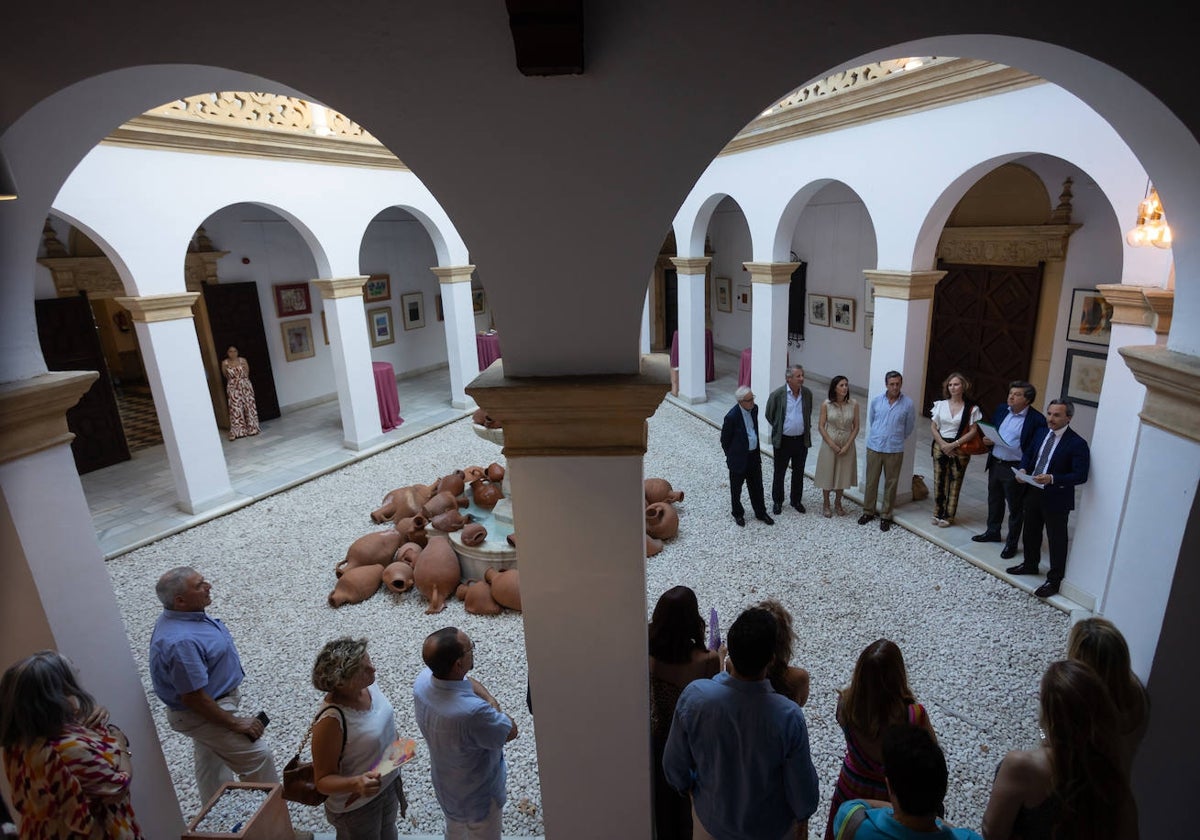 Inauguración de la exposición solidaria de la Fundación La Caixa en Sevilla