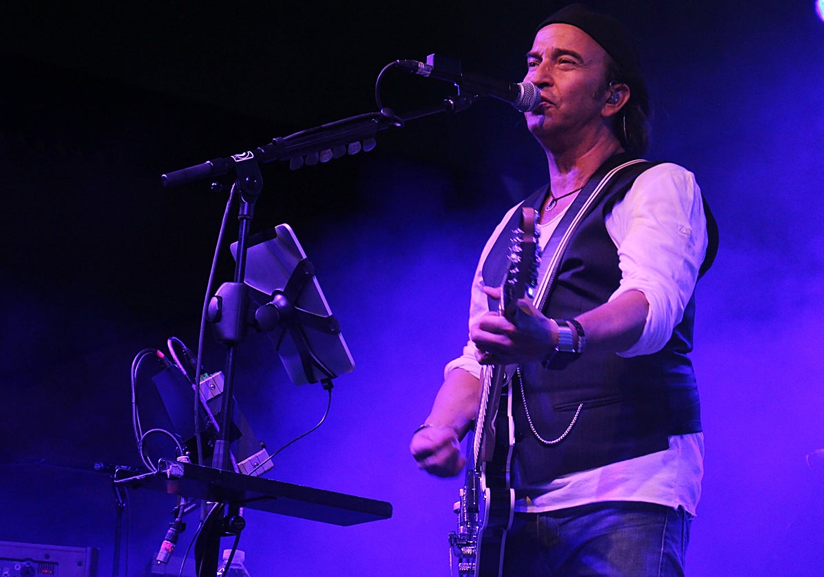 Los Secretos, con Álvaro Urquijo a la cabeza, actúan este domingo 9 de julio en Icónica Sevilla Fest