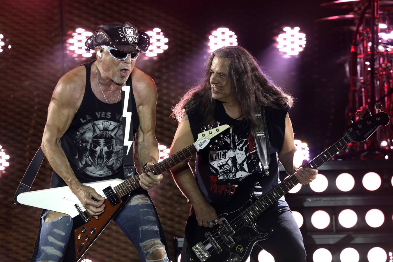 El grupo Scorpions, en plena actuación en la Plaza de España de Sevilla este martes