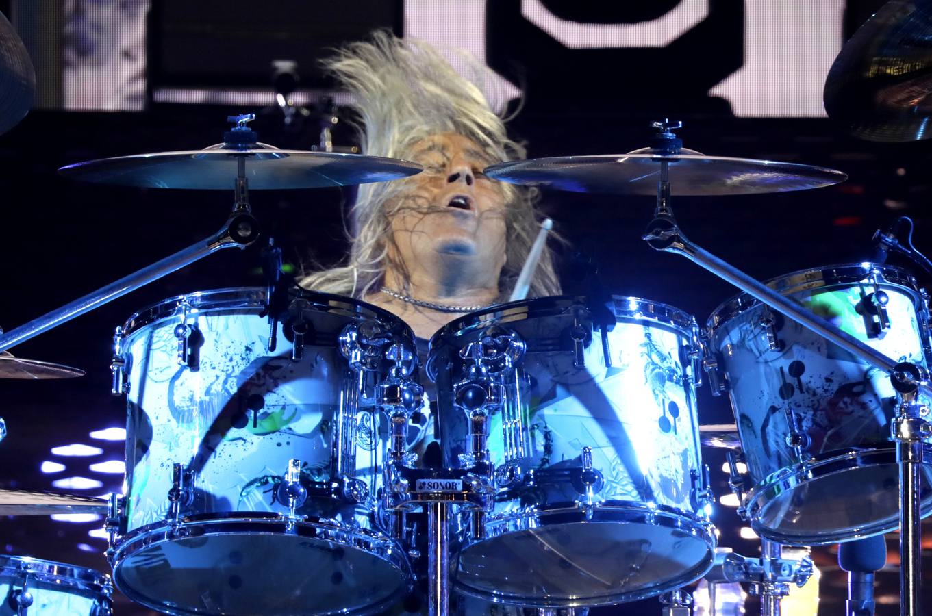 El grupo Scorpions, en plena actuación en la Plaza de España de Sevilla este martes