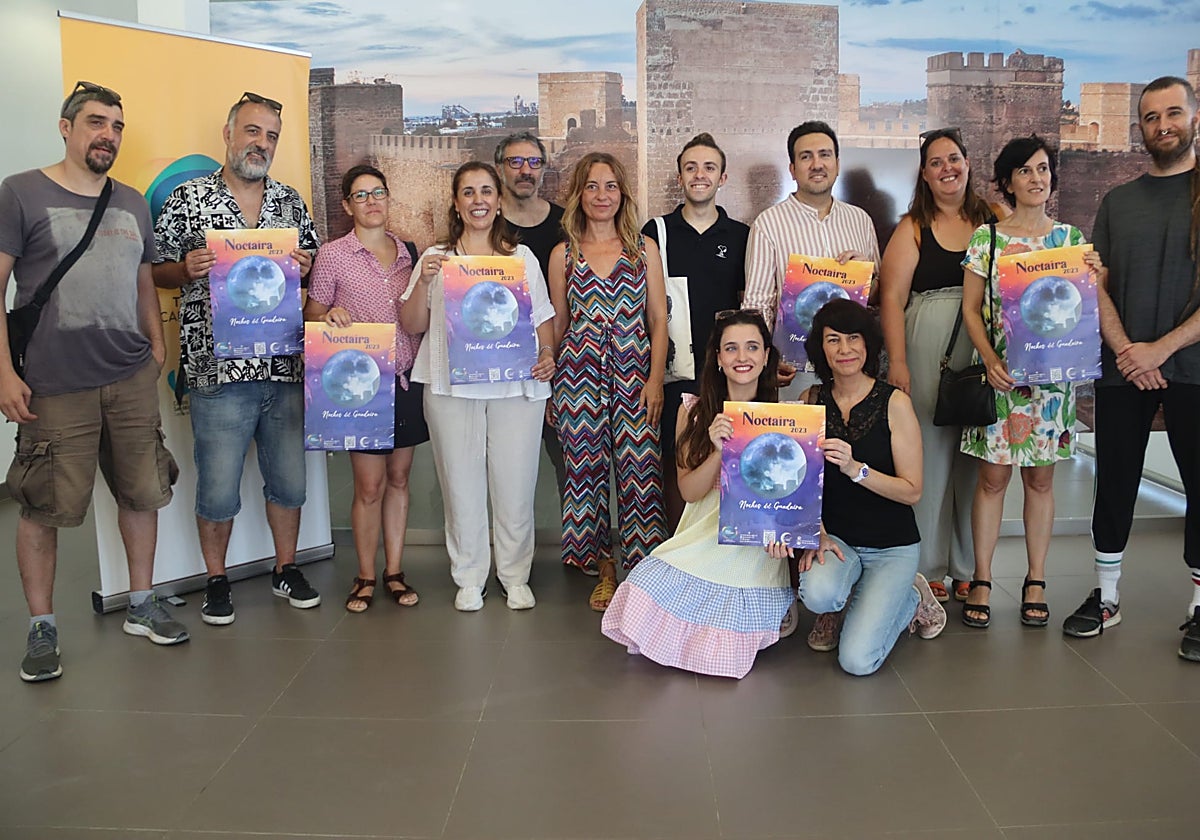 Los responsables de Noctaíra y algunos de los artistas que participan en el ciclo