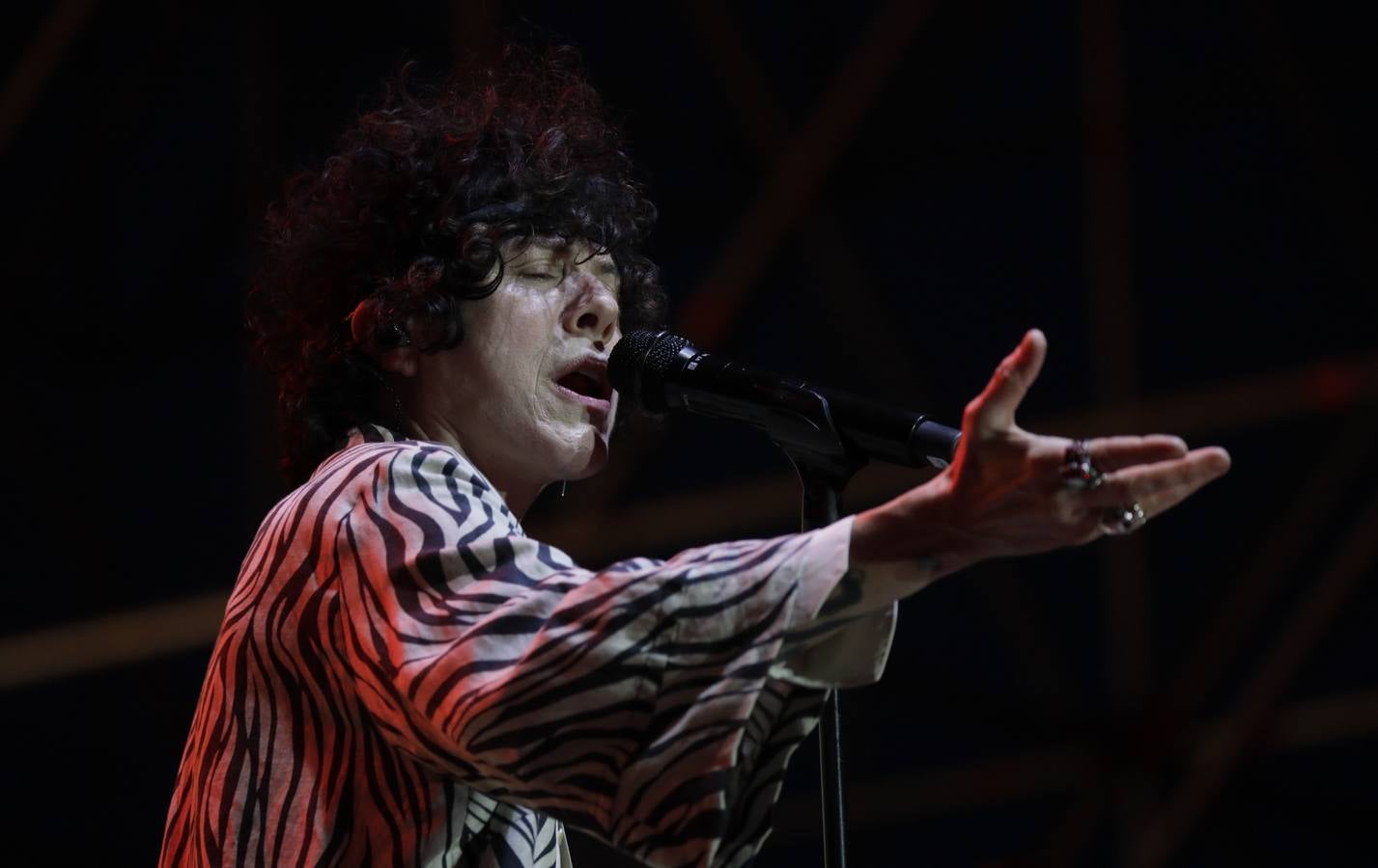Laura Pergolizzi durante su concierto en el Icónica Sevilla Fest