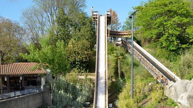 La Anaconda es la montaña rusa de agua del parque de atracciones