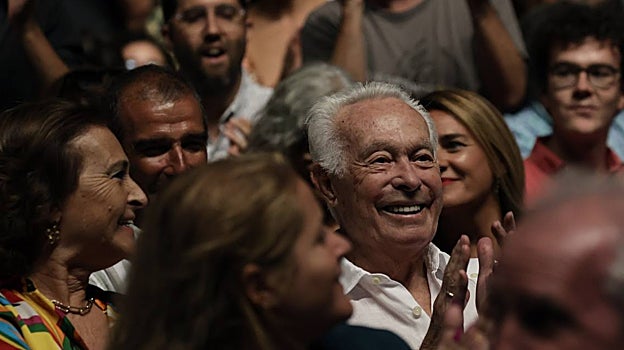 Curro Romero junto a su mujer Carmen Tello en el concierto de Joaquín Sabina
