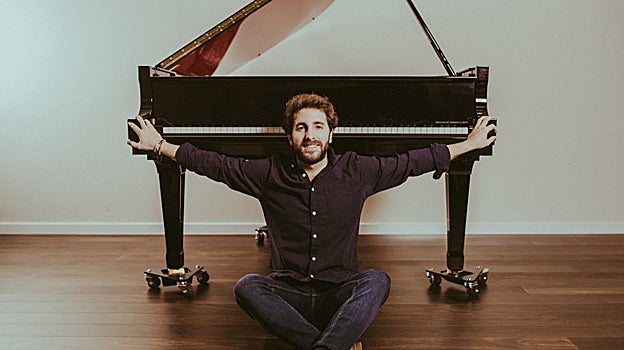 El piano de Chico Pérez se hace protagonista en el escenario de los jardines del Real Alcázar